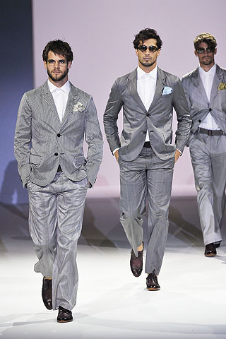 Giorgio Armani / - 2011